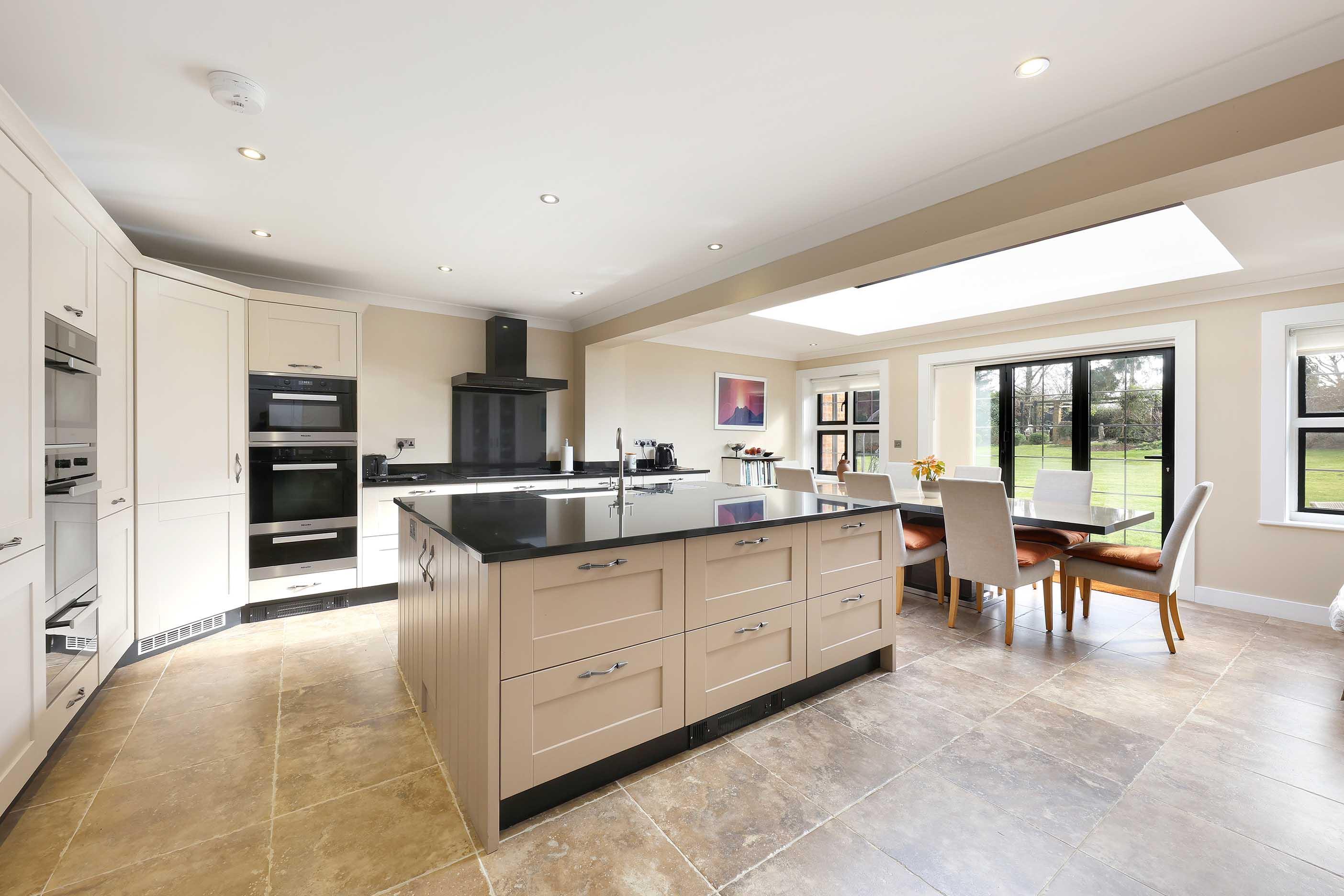 6 bedroom detached house for sale 0