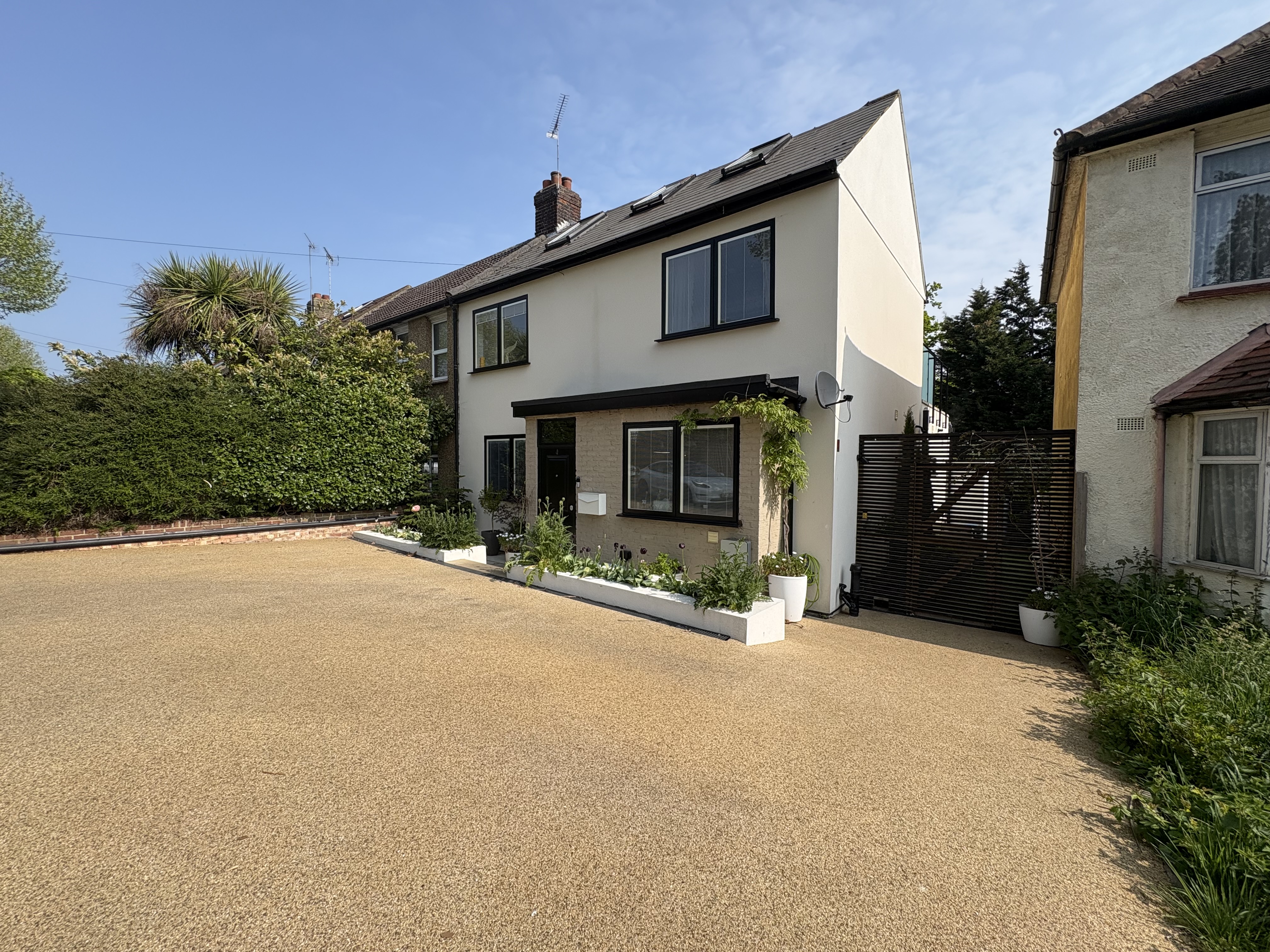3 bedroom flat for sale