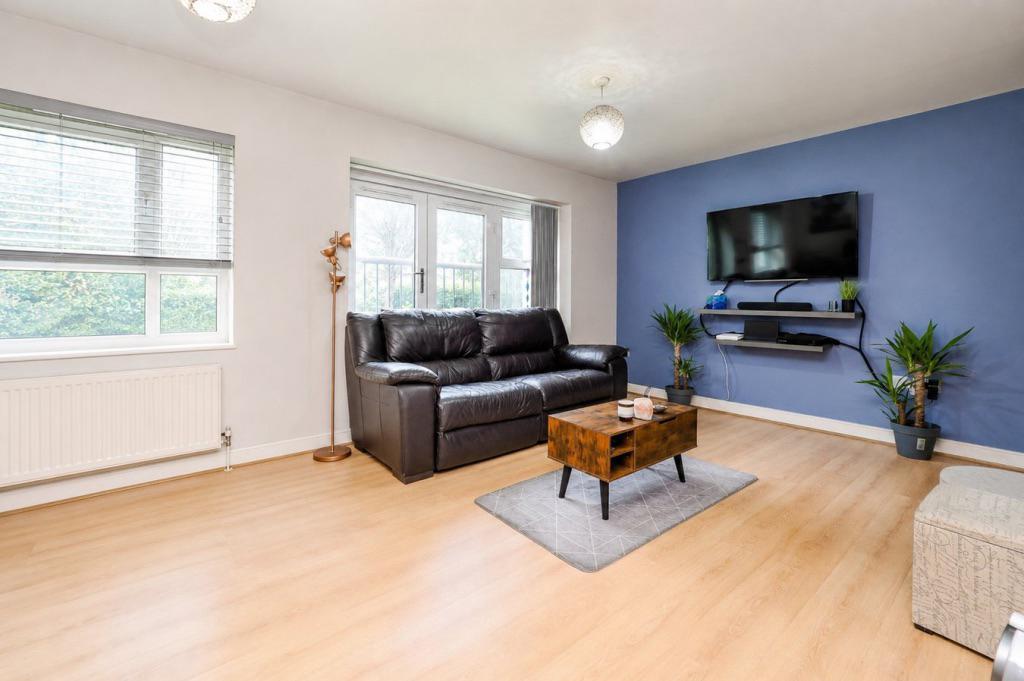 2 bed flat for sale