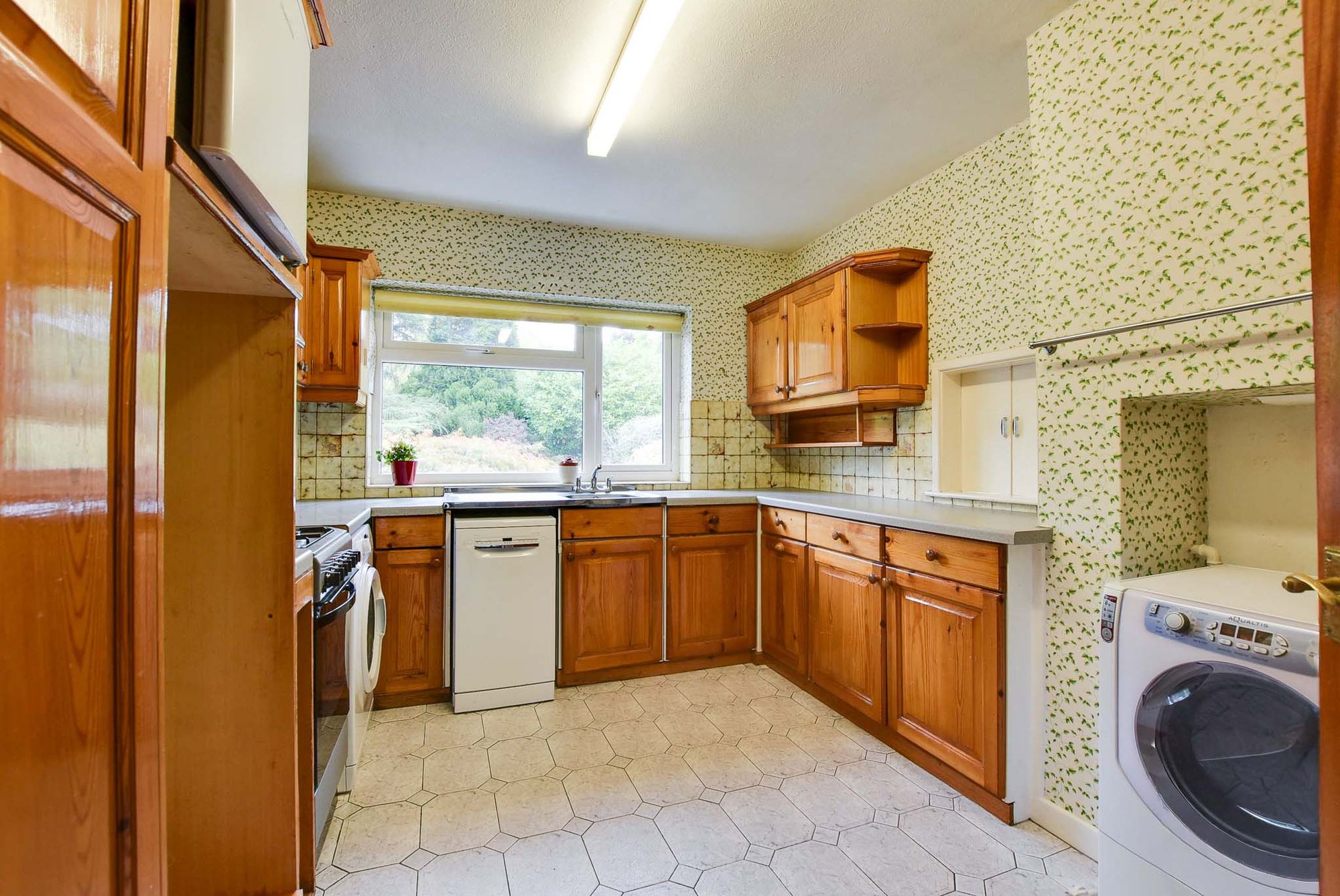 16 Sackville Gardens, Leicester photo 4