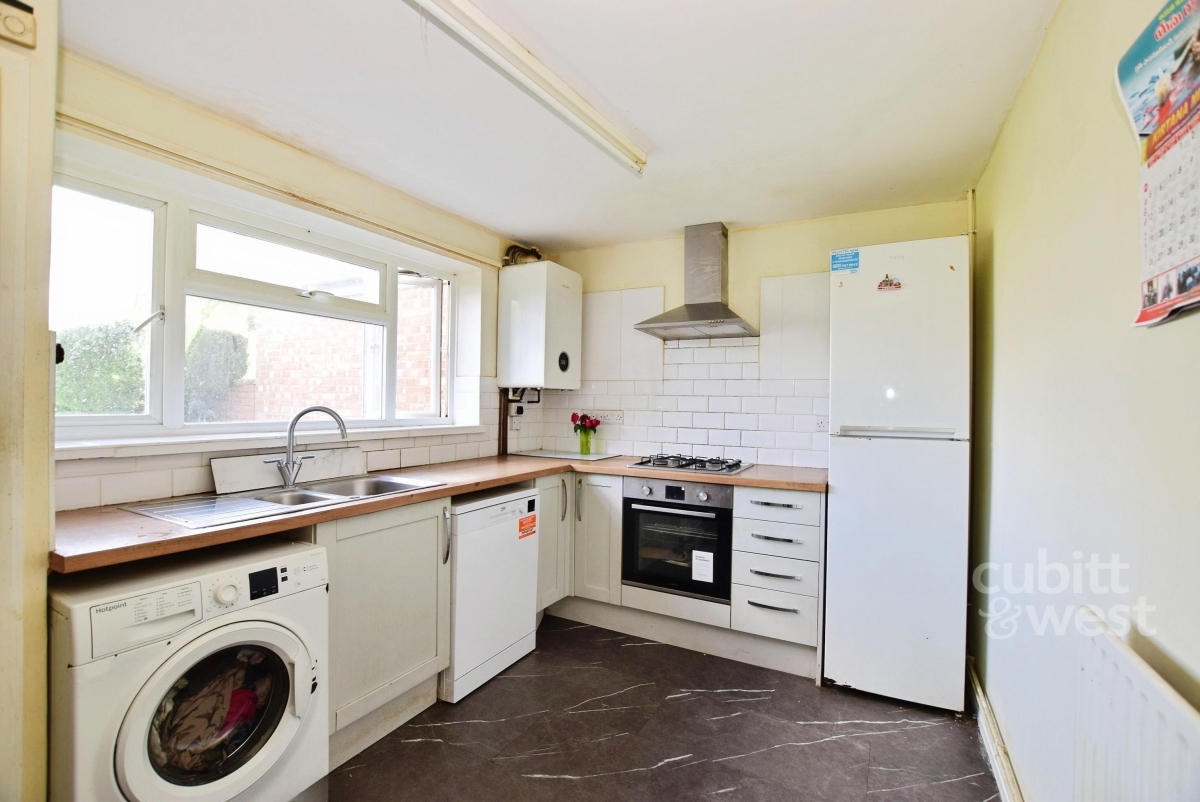 29, Victoria Road, Haywards Heath photo 4