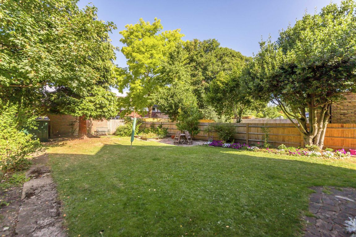 Flat 2, 39, Wellington Road, Hampton Hill photo 4