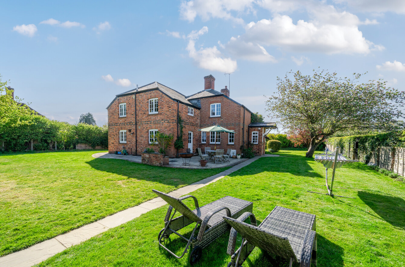 4 bedroom detached house for sale 0