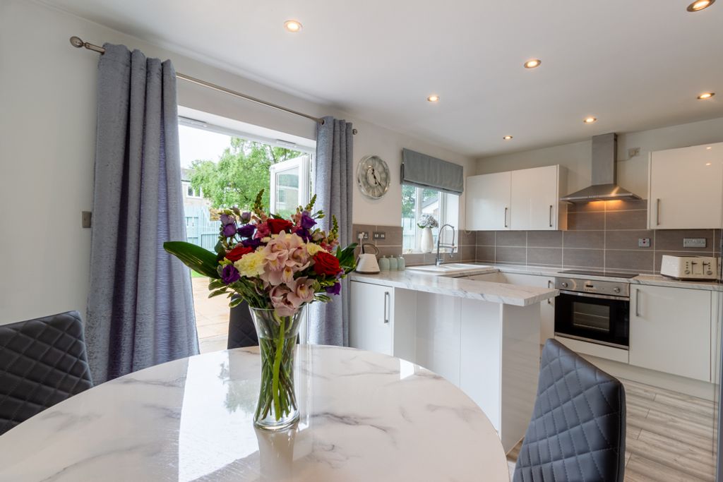 Free property report 7 Broadley Close, Mount Tabor, Halifax, HX2 0RW