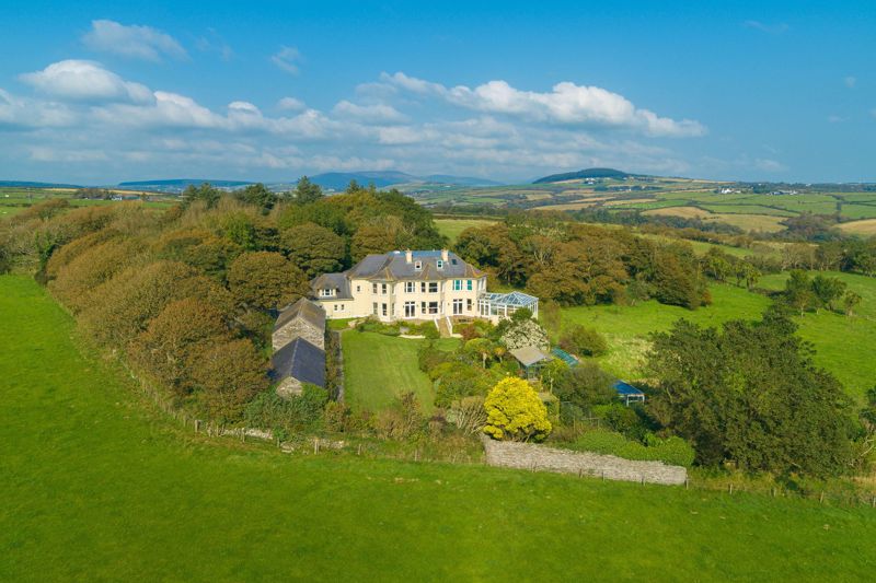 6 bedroom detached house for sale 0