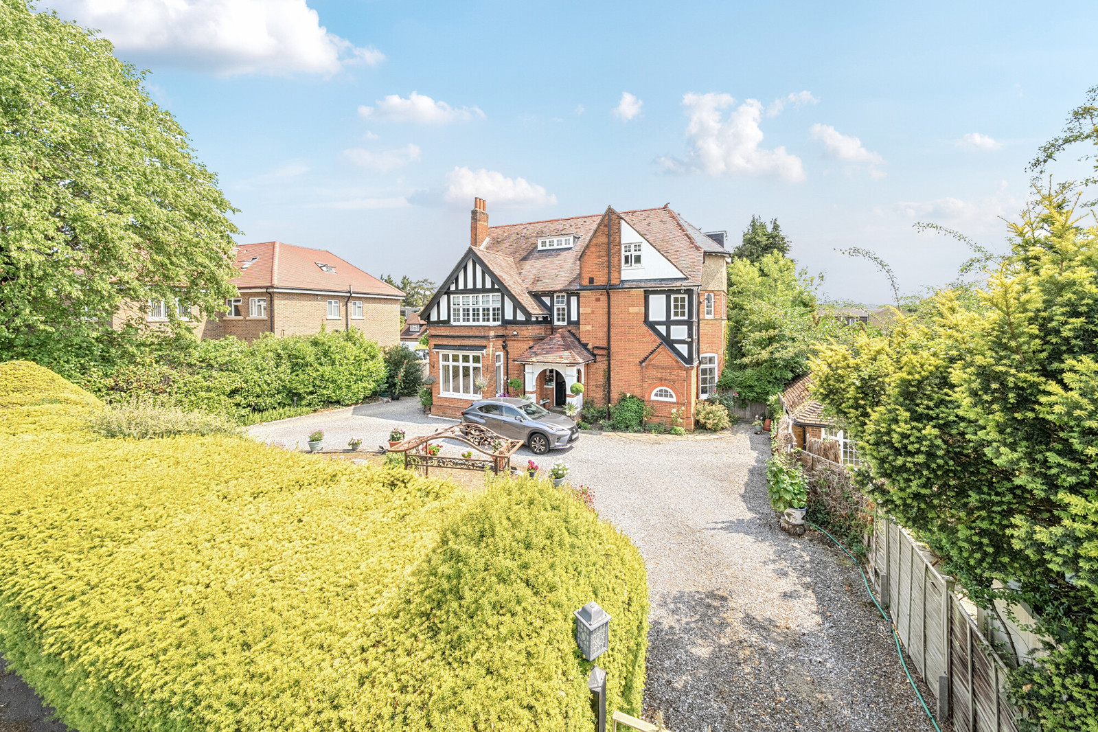6 bedroom detached house for sale 0