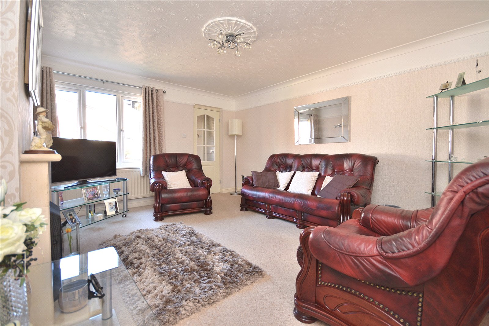 15, Chantry Garth, West Yorkshire photo 2