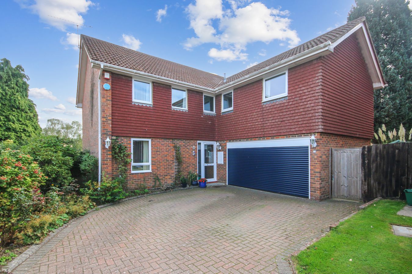 5 bed detached house for sale