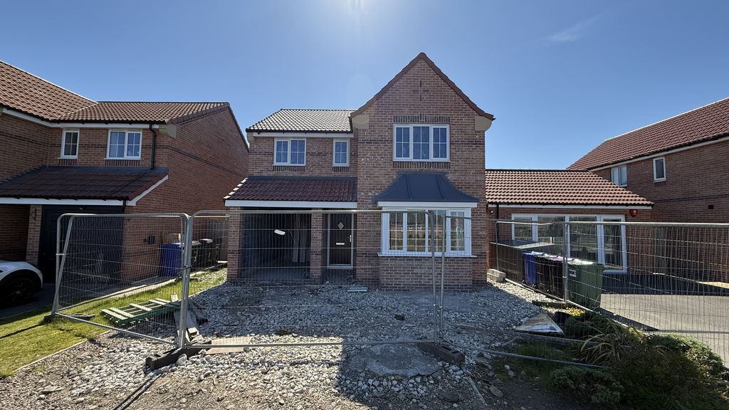9, Aintree Drive, Market Rasen photo 2