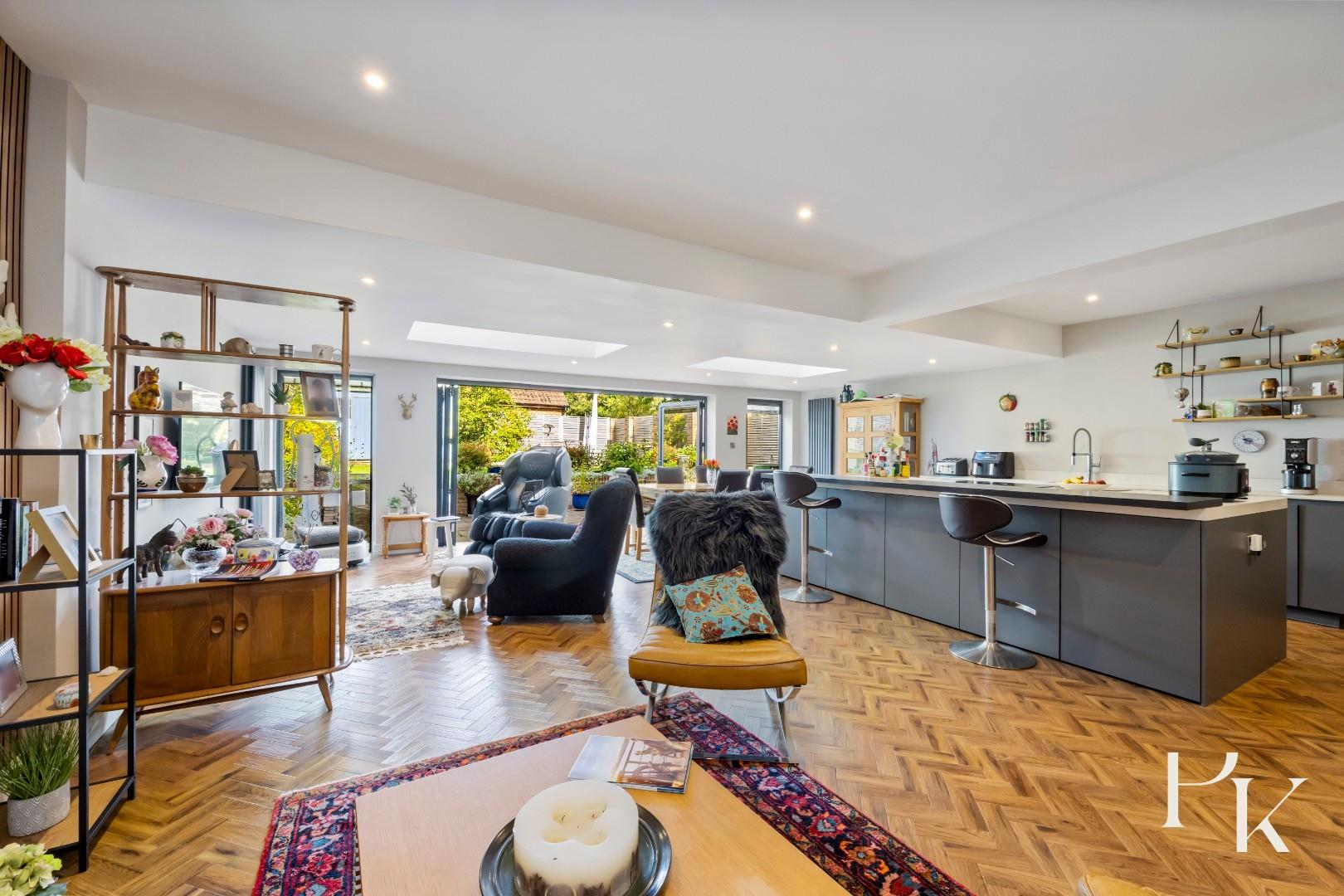 5 bedroom detached house for sale 0