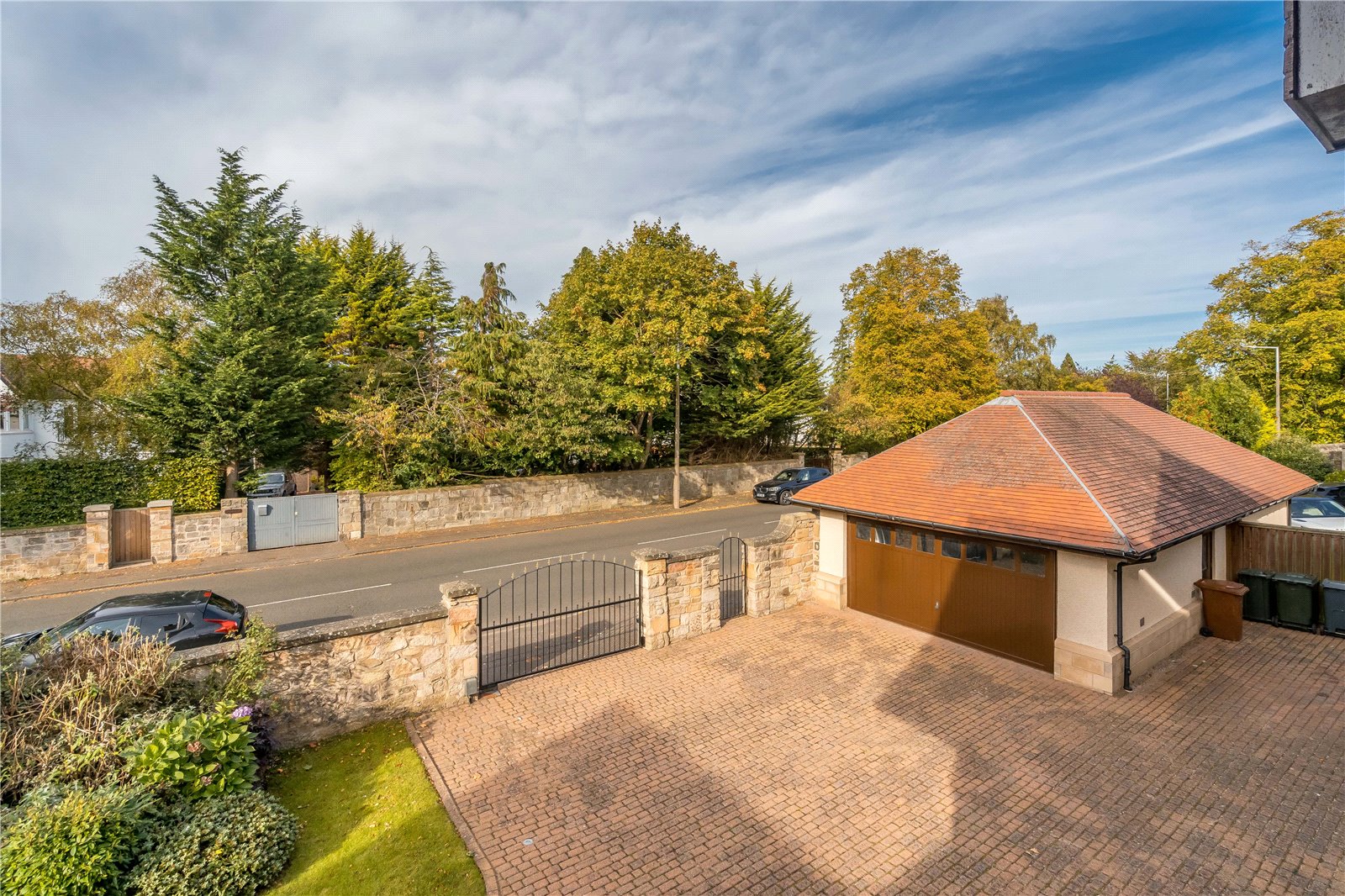 6 bedroom detached house for sale in Gamekeeper's Road, Barnton