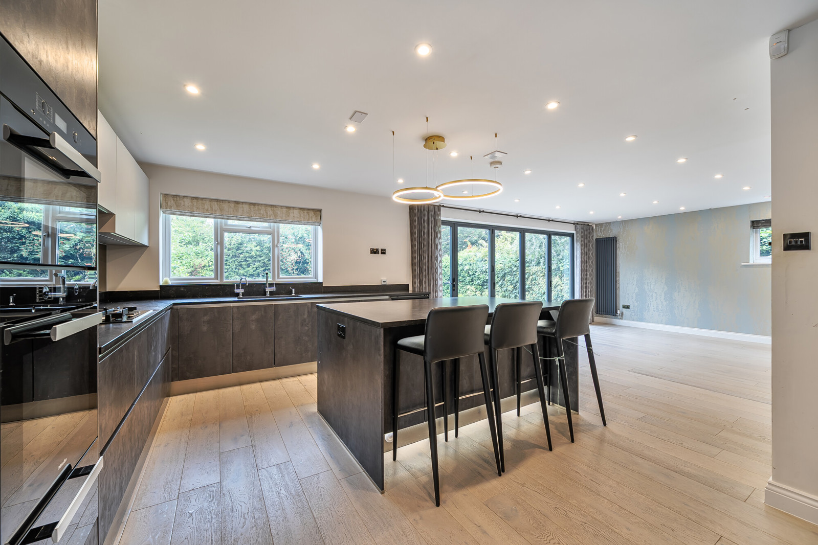 4 bedroom detached house for sale 0