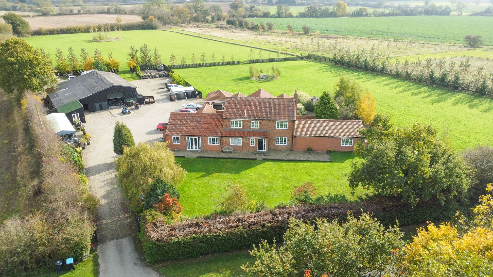 6 bedroom detached house for sale 0