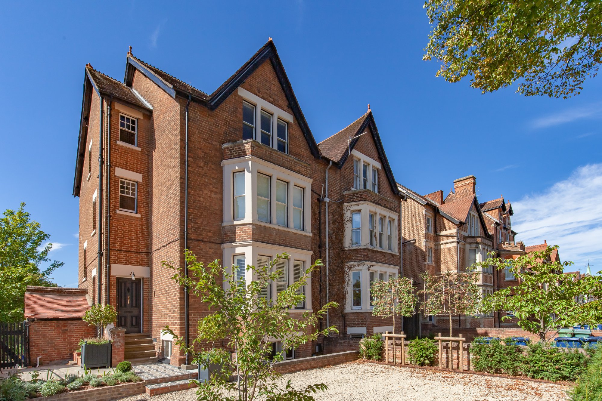 4 bedroom flat for sale