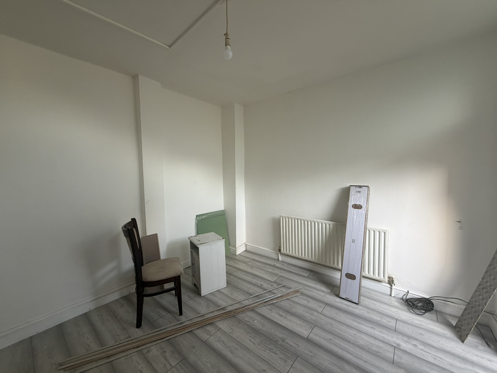 94B Lansbury Drive, Hayes photo 2