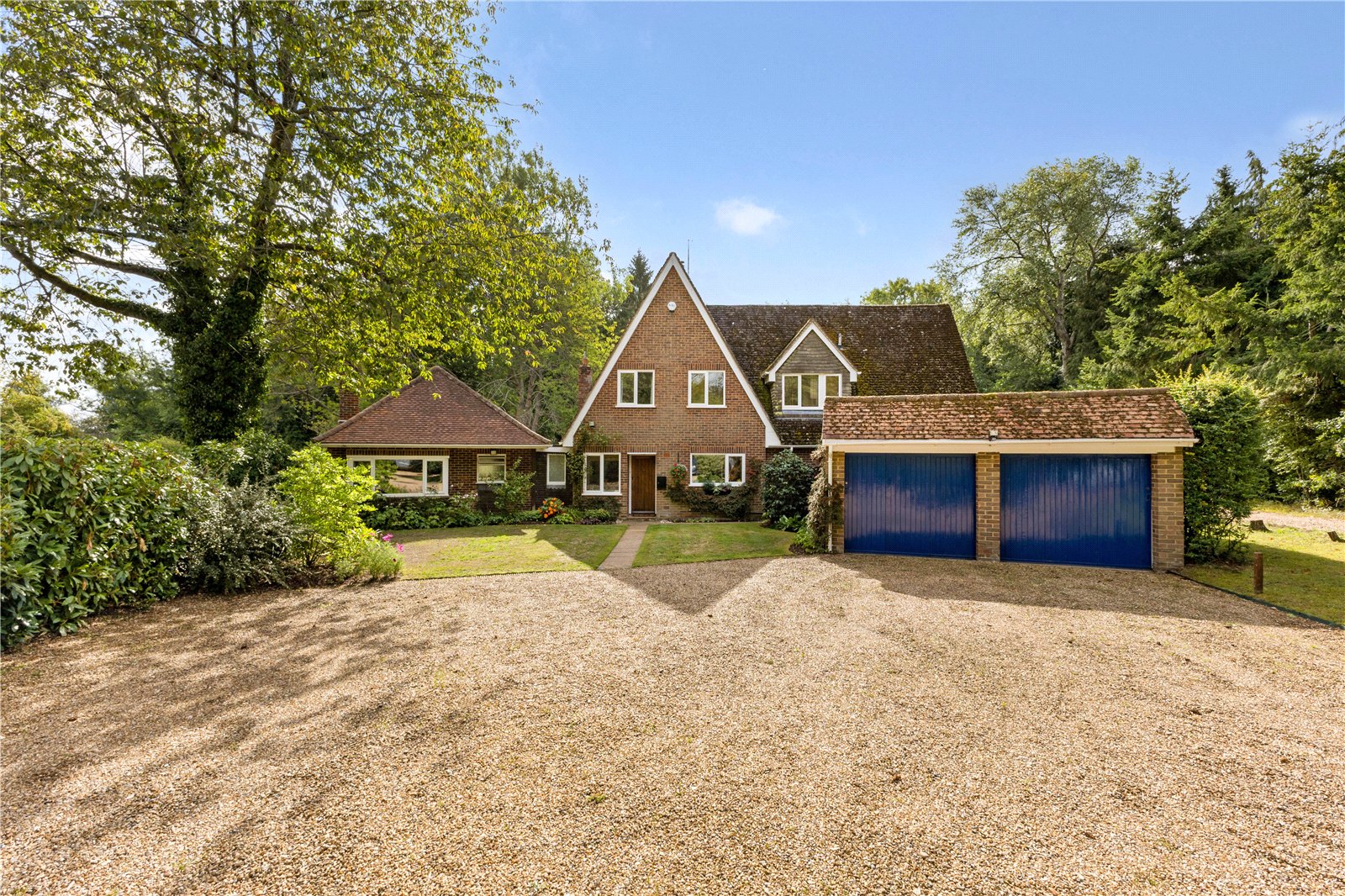 5 bedroom detached house for sale 0