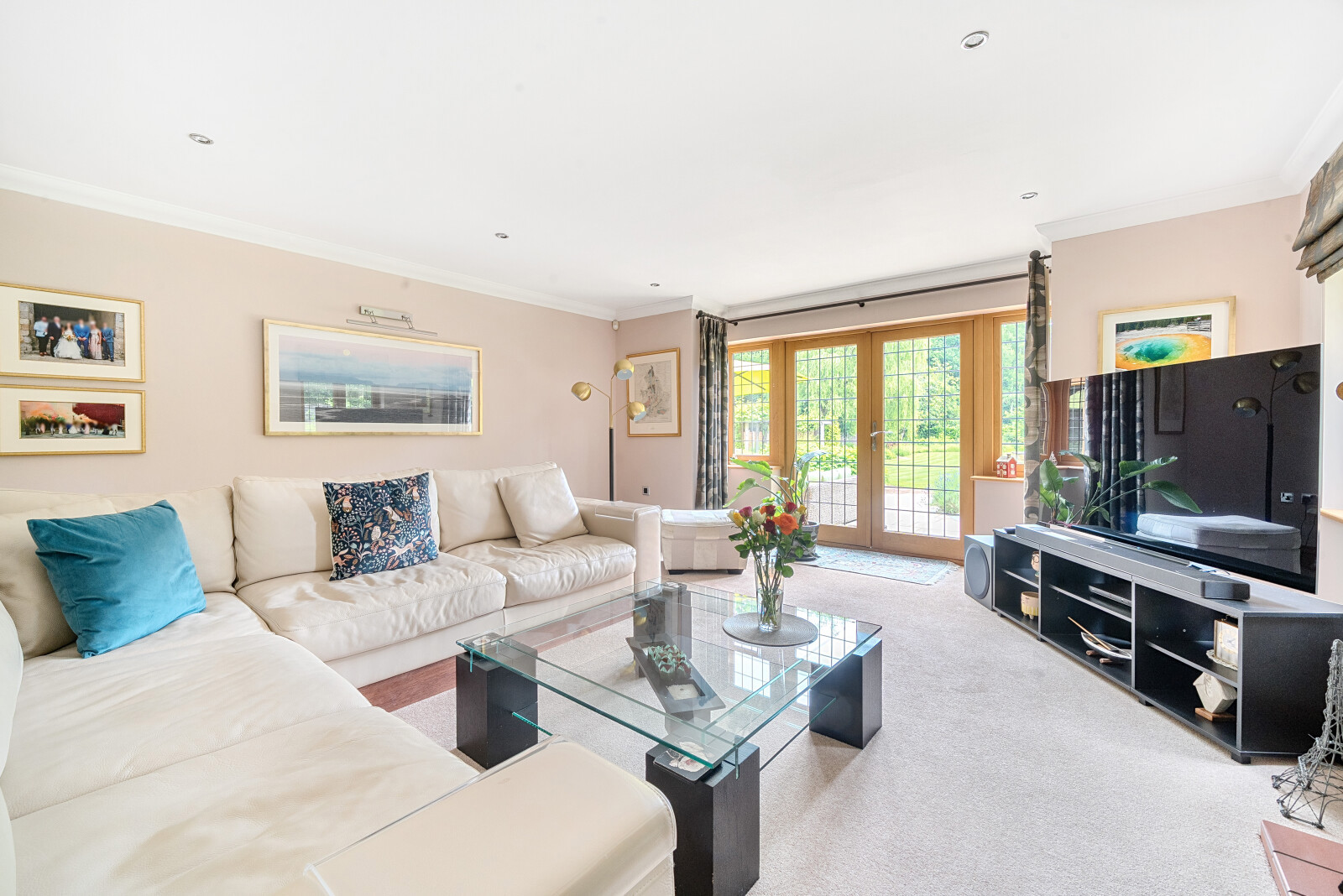 6 bedroom detached house for sale 0