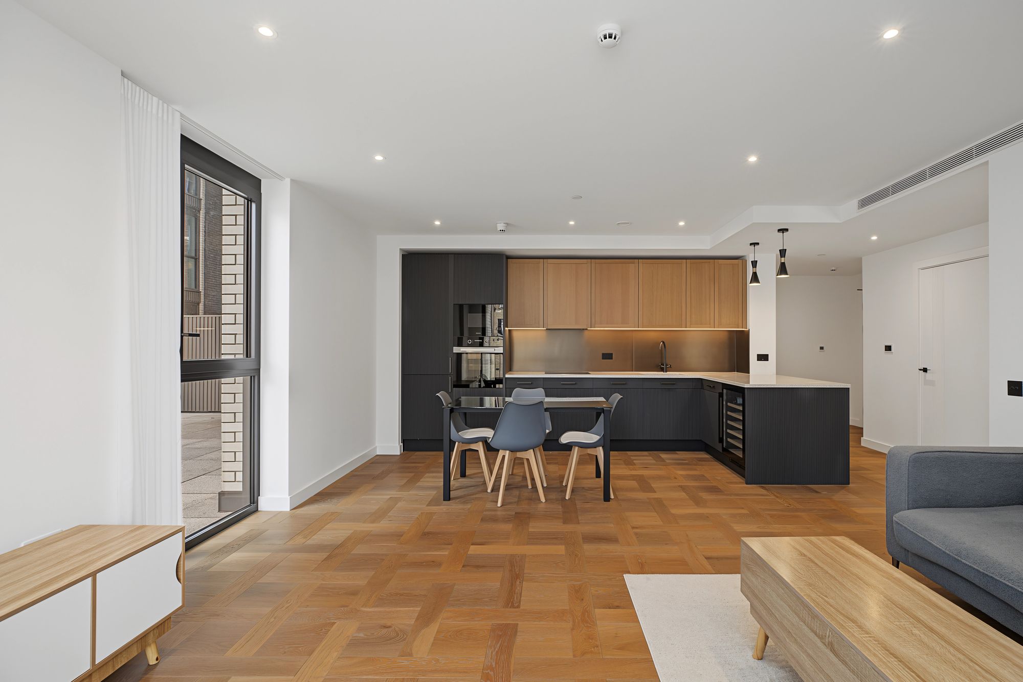 Apt 302, 2 Merino Gardens, London photo 2