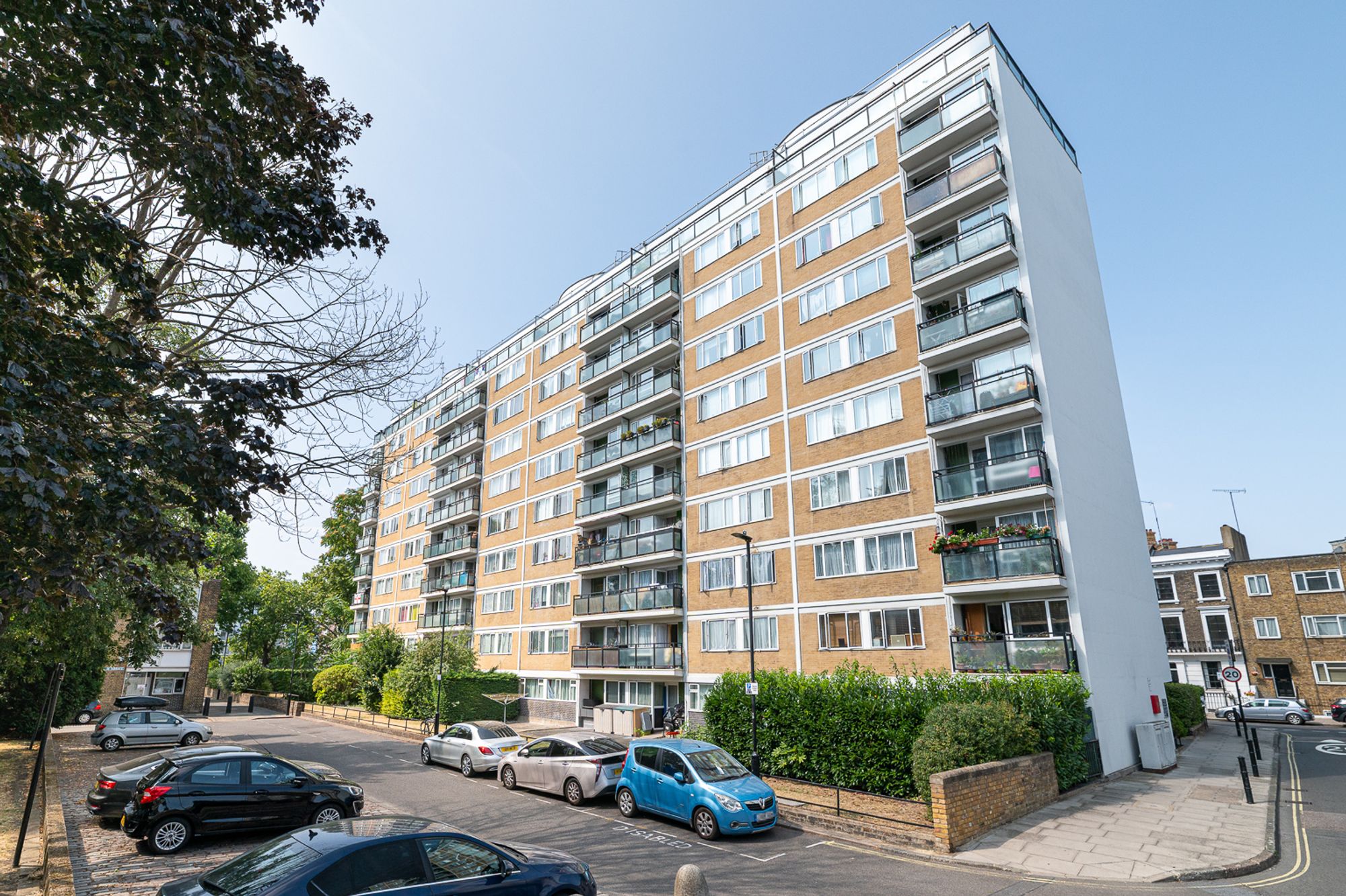 2-bed flat on Flat 3, Sullivan House Churchill Gardens, London, £2,600/mo
