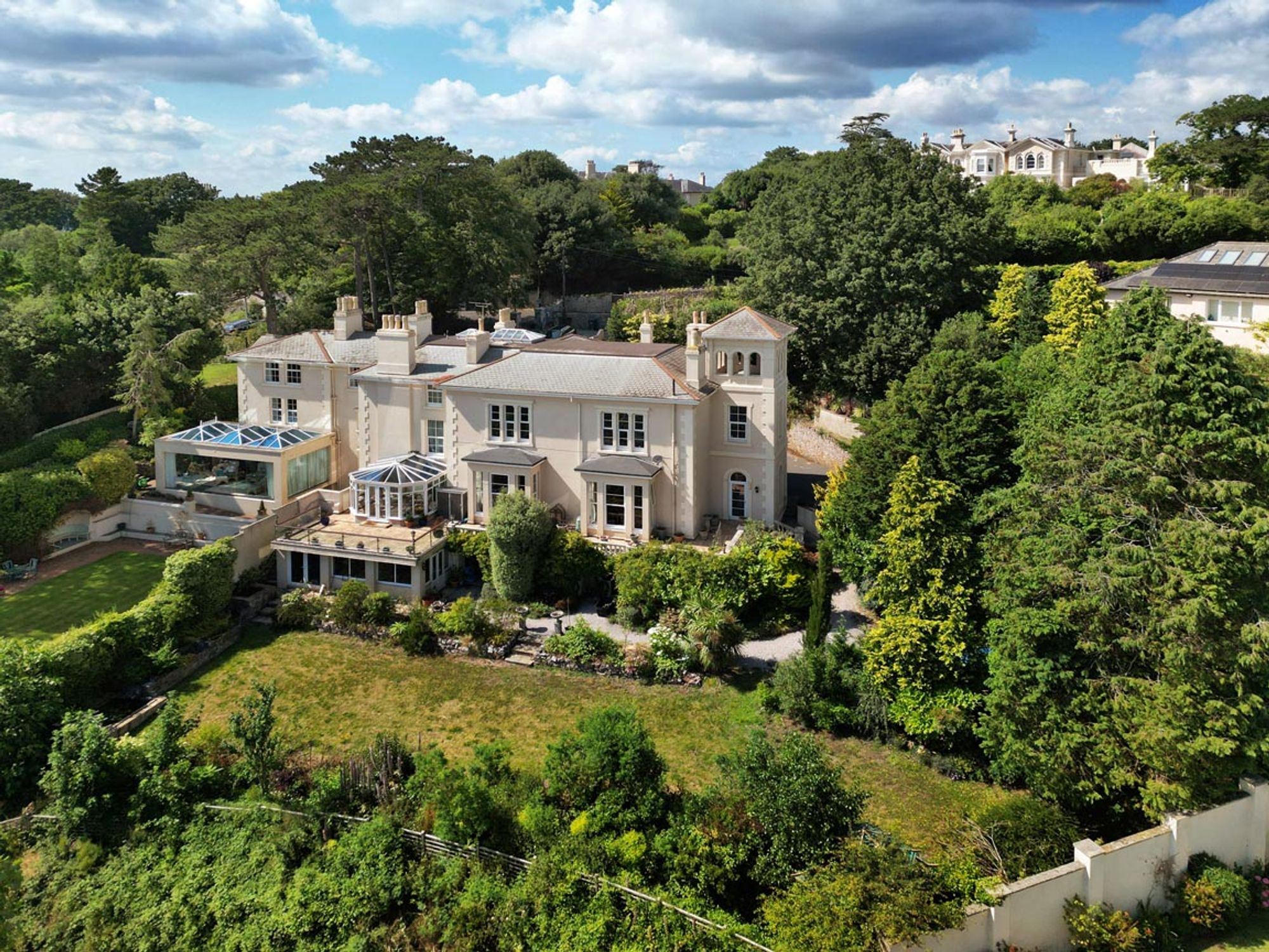 6 bedroom property for sale 0