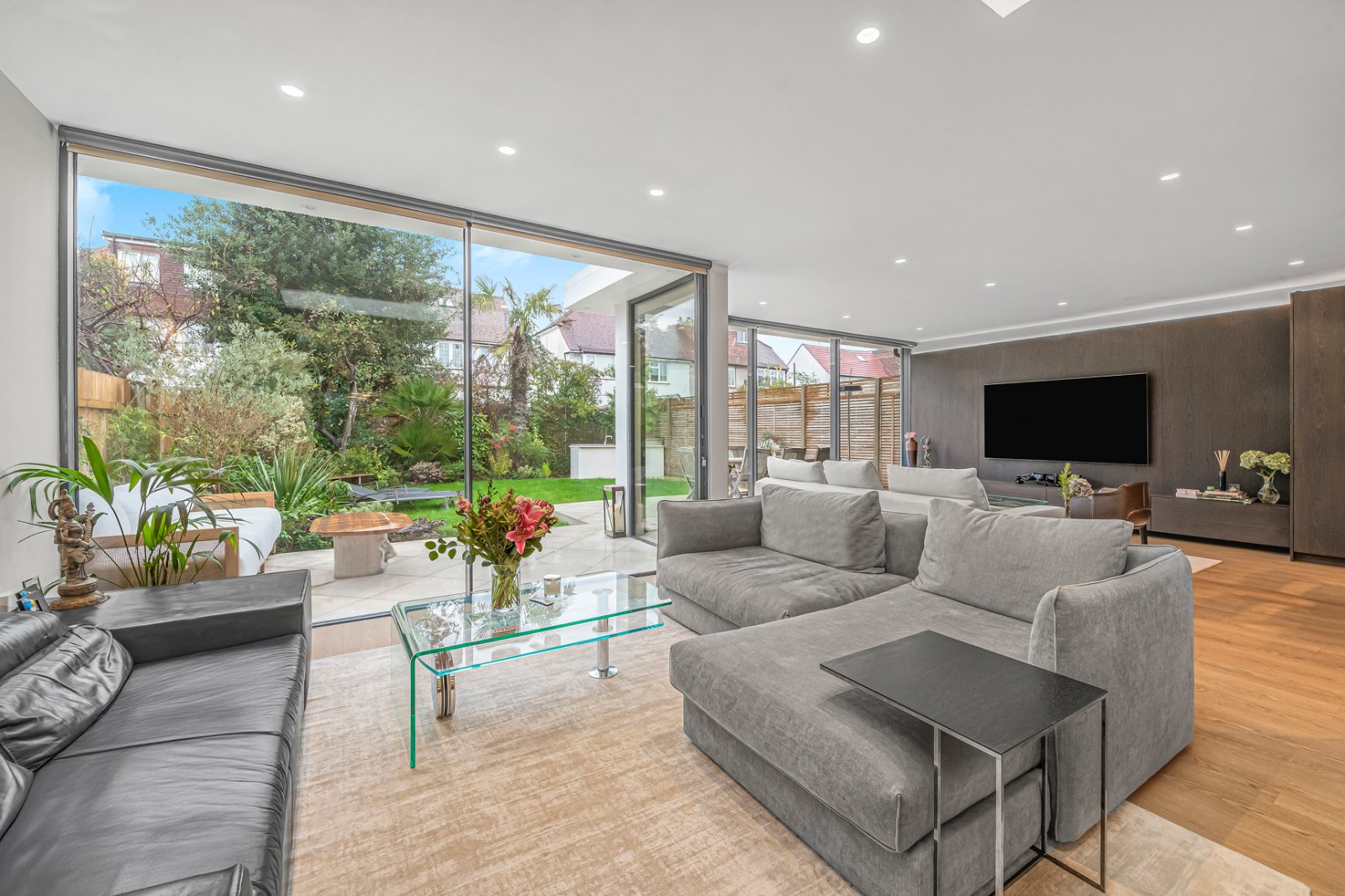 5 bedroom semi-detached house for sale 0