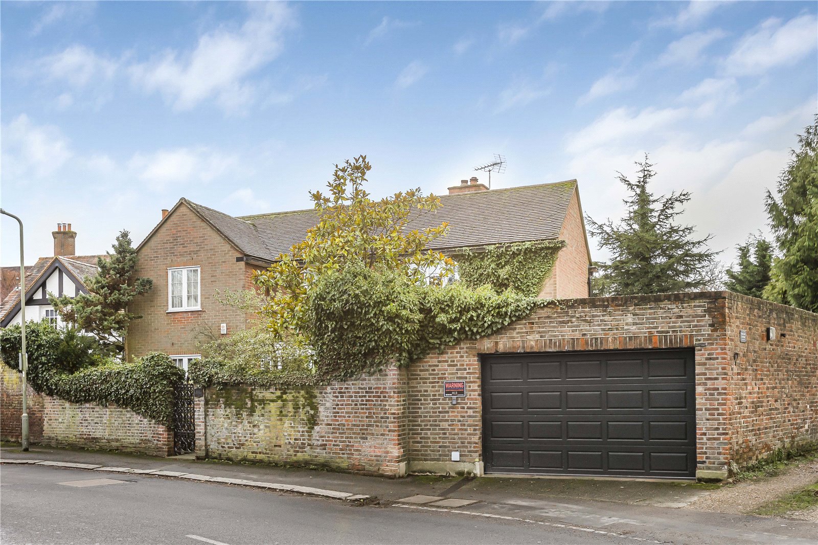 3 bedroom detached house for sale 0
