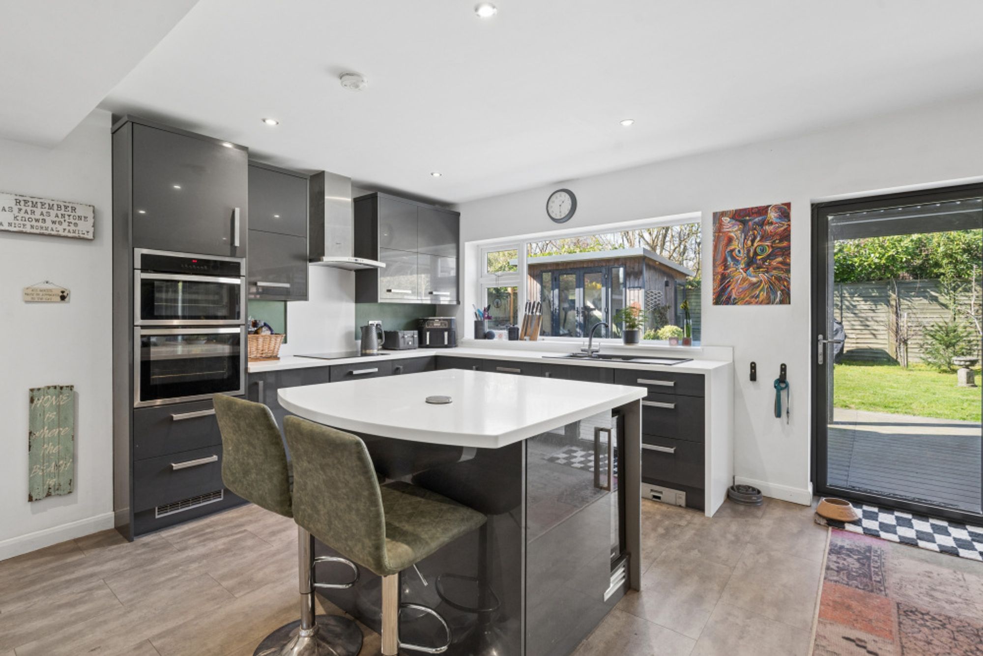 10 Woodlands Drive, High Wycombe photo 4