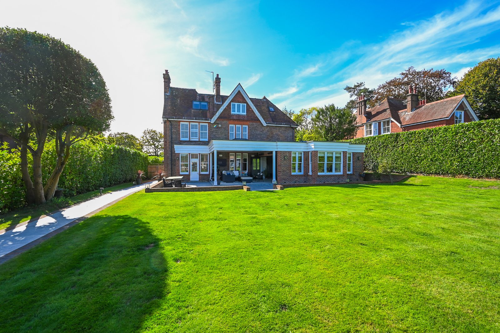 5 bedroom detached house for sale 0