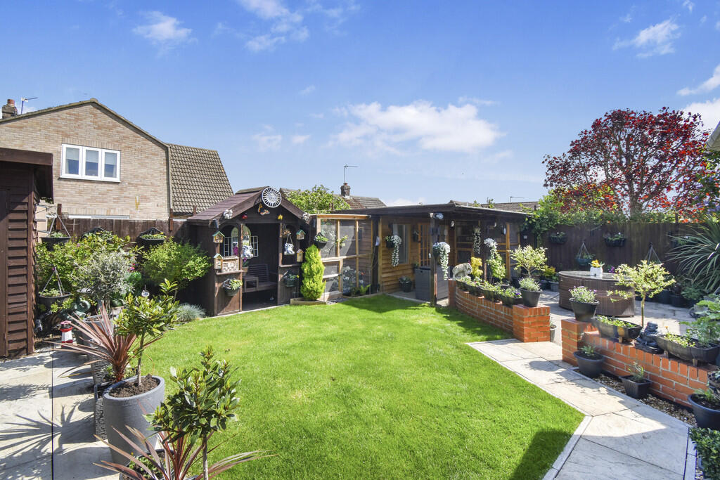 11, Goldfinch Close, Huntingdon photo 4