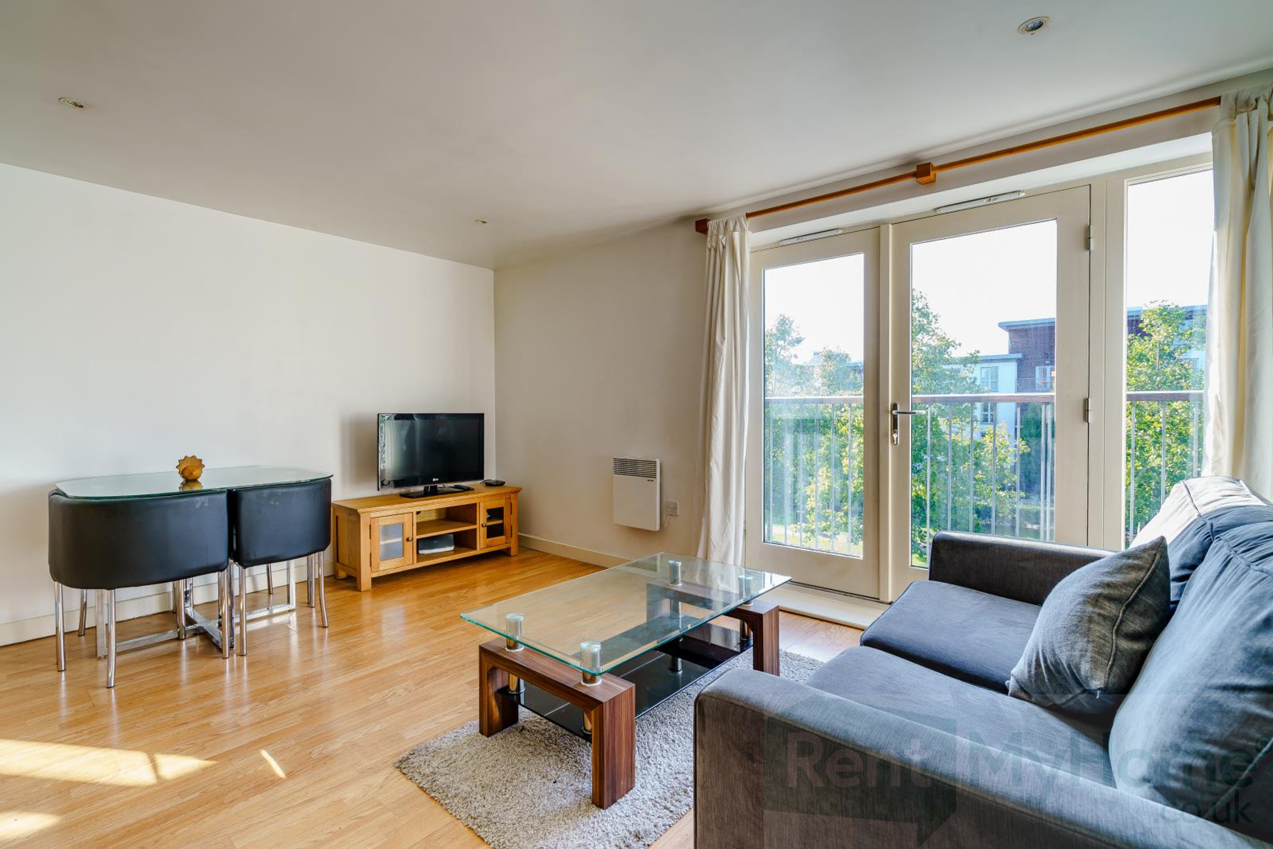 1-bed flat on 43 Eastside Mews, London, £1,650/mo