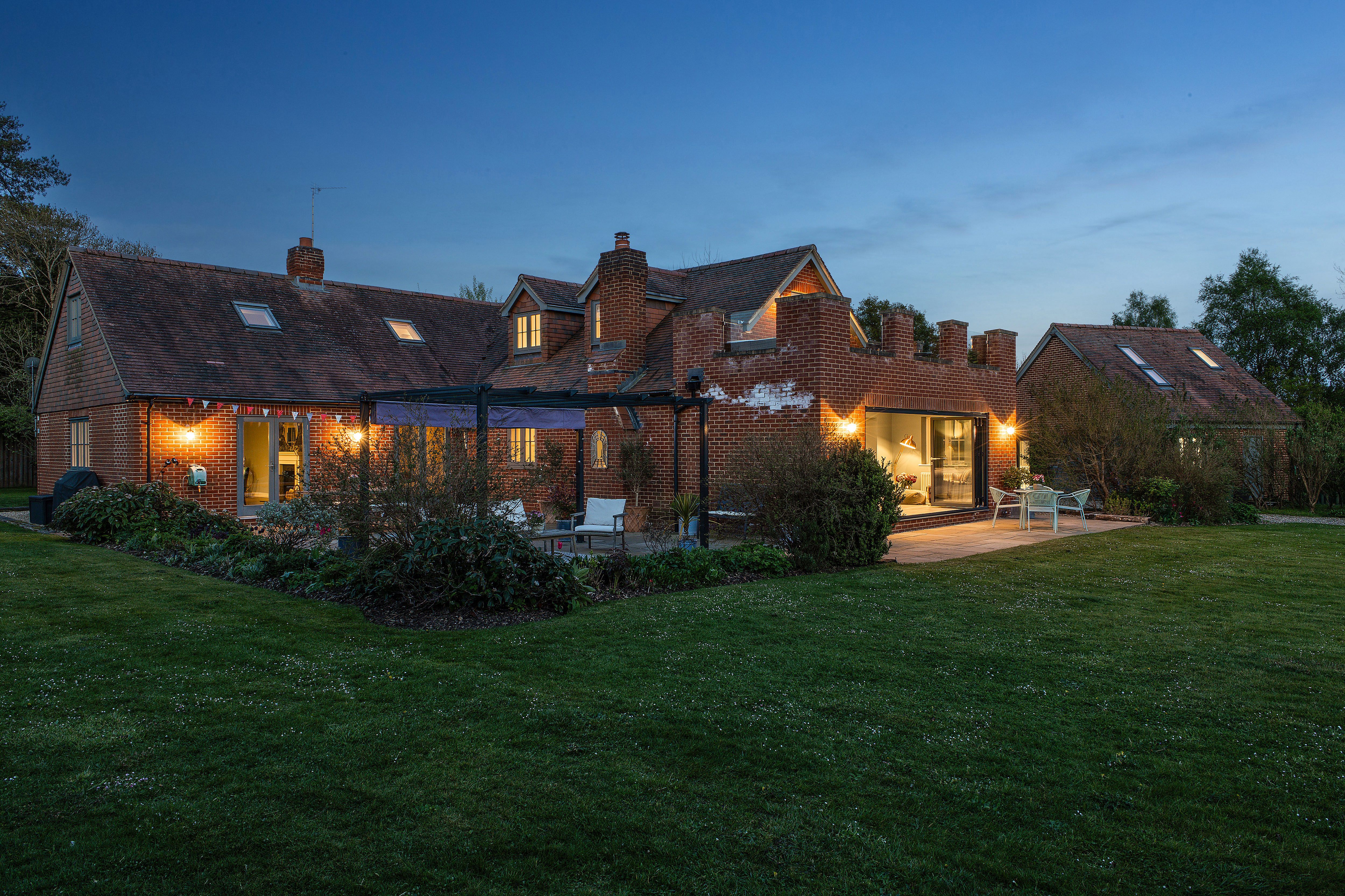 4 bedroom detached house for sale 0