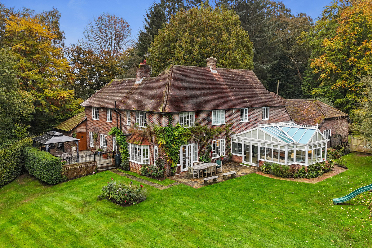 5 bedroom detached house for sale 0