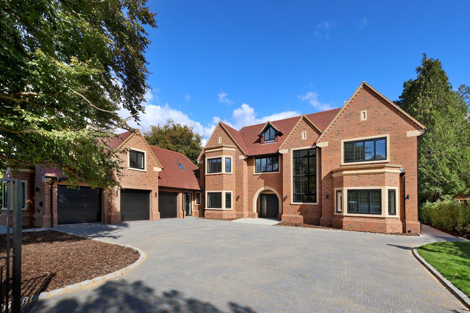 7 bedroom detached new house for sale 0