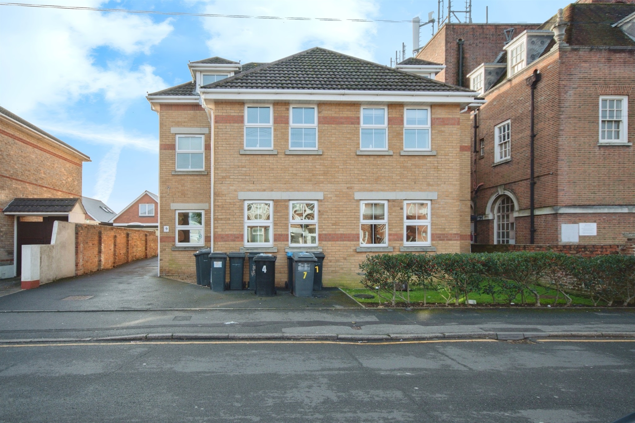 2 bed flat for sale