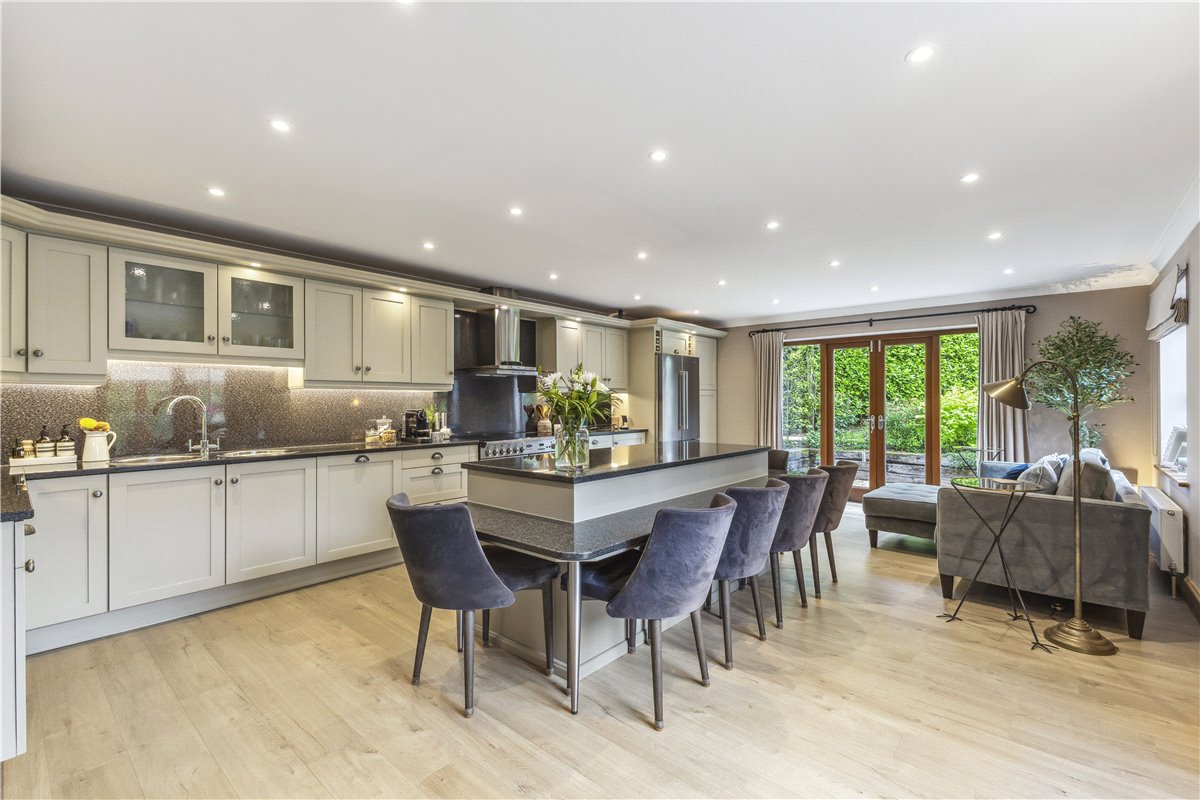 5 bedroom detached house for sale 0