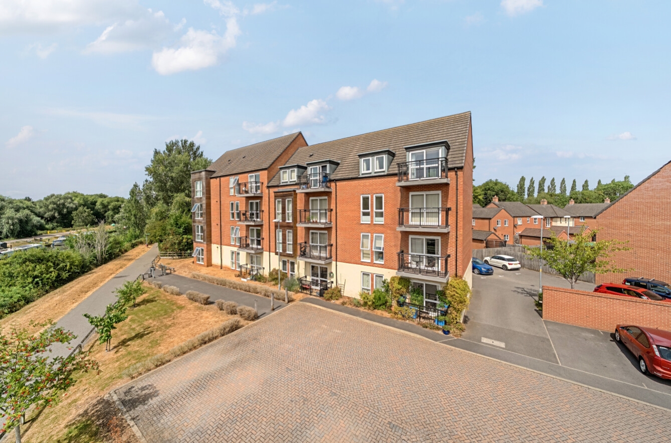 2 bed flat for sale
