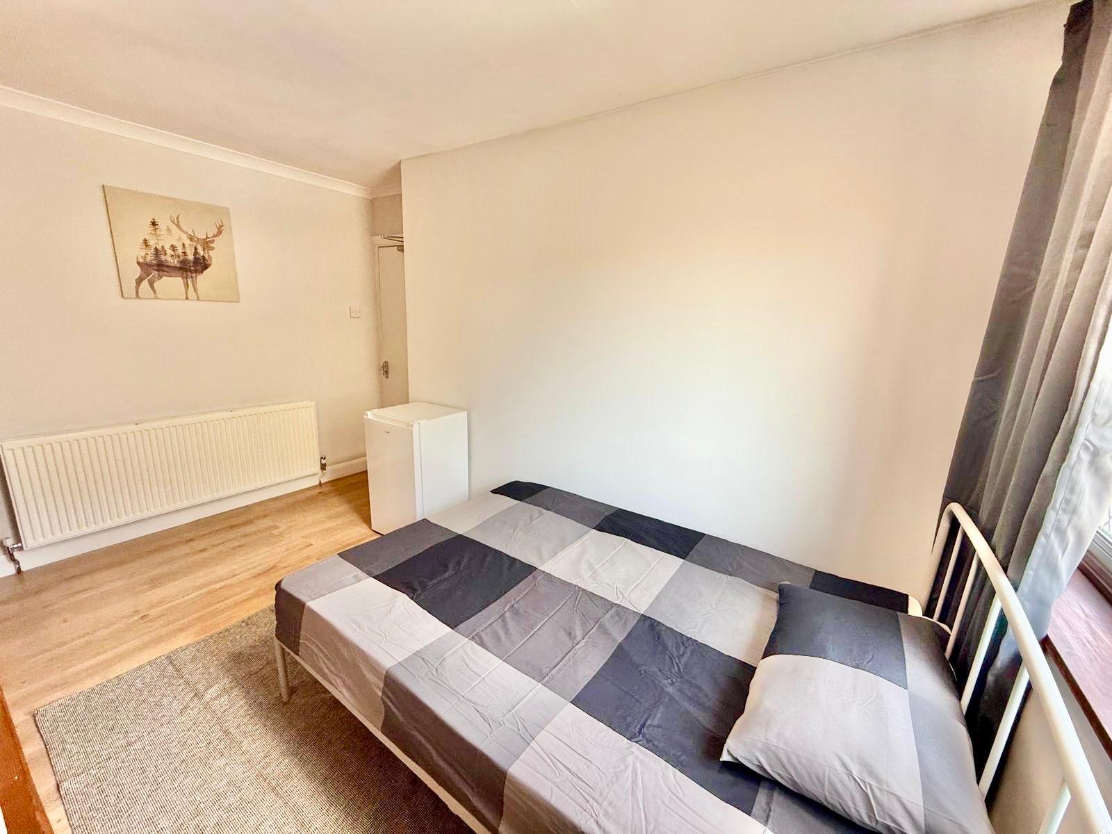 4 HUGHENDEN GARDENS, NORTHOLT, London photo 3