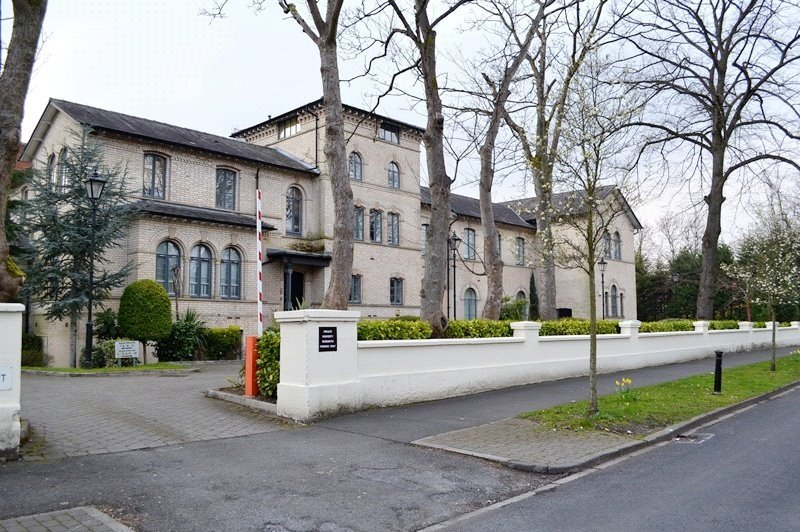 3-bed flat on Apartment 8, Ellerslie Court,, Upper Park Road, Greater Manchester, £216,000