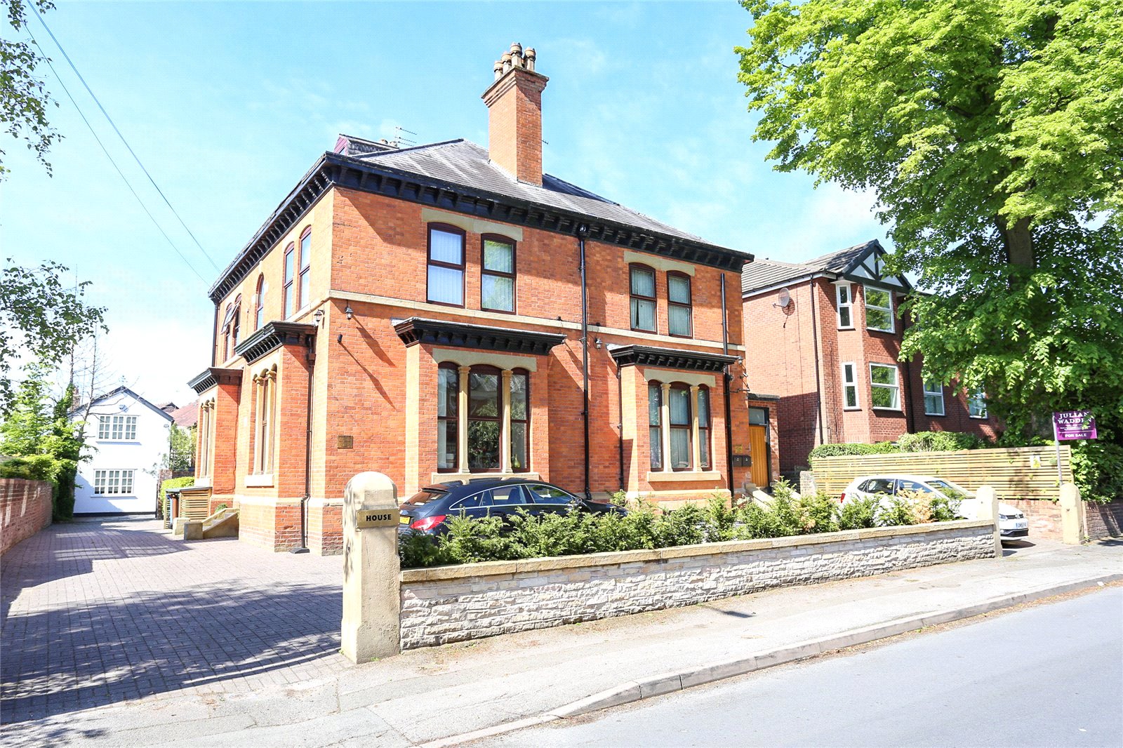 2 bed flat for sale
