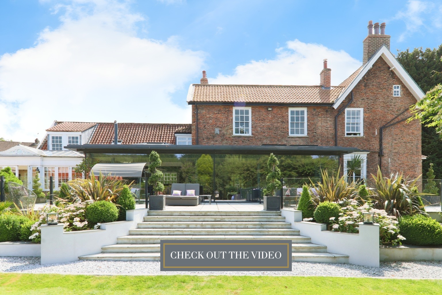 5 bedroom semi-detached house for sale