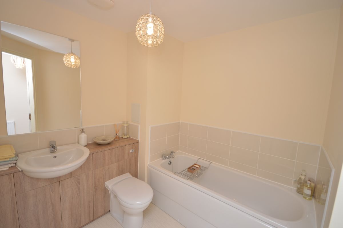 2 Bedrooms Flat for sale in Erskine Street, Stirling FK7