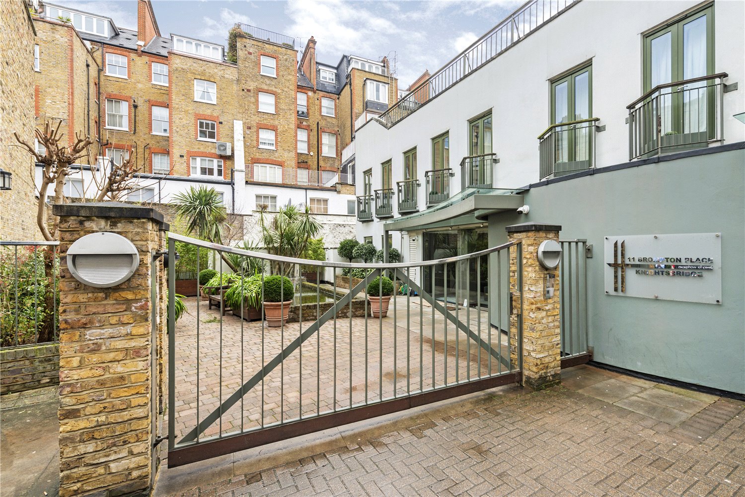 2 bedroom flat for sale 0