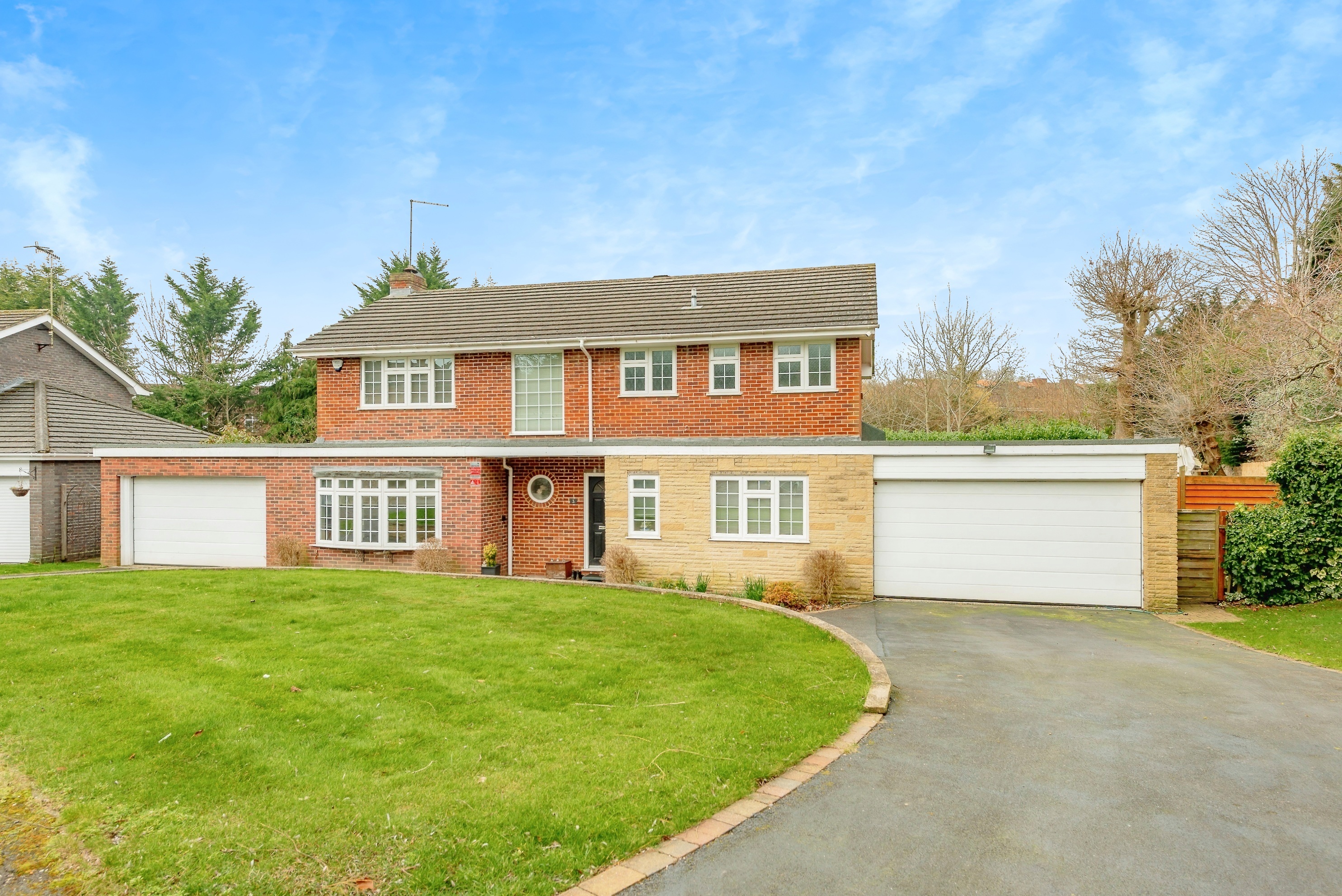 4 bedroom detached house for sale 0