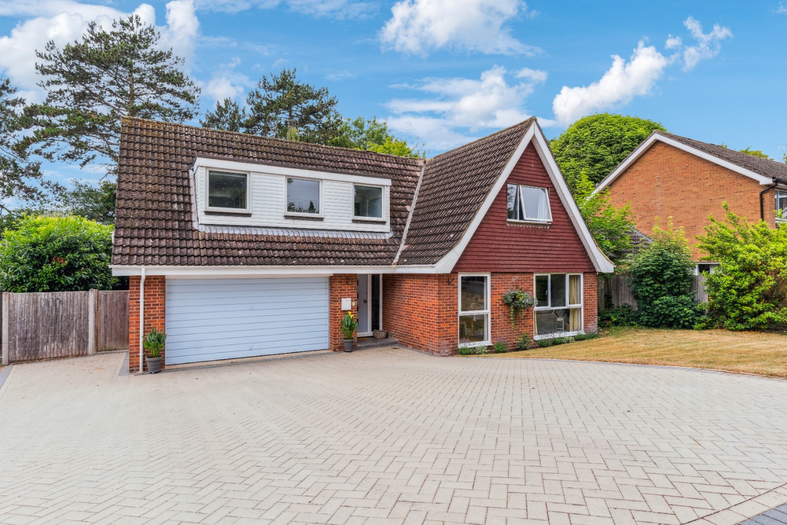 4 bedroom detached house for sale 0