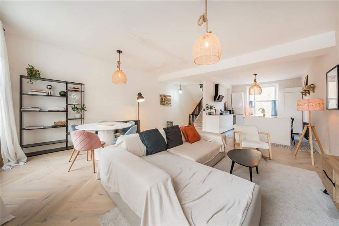 3 bedroom flat for sale 0