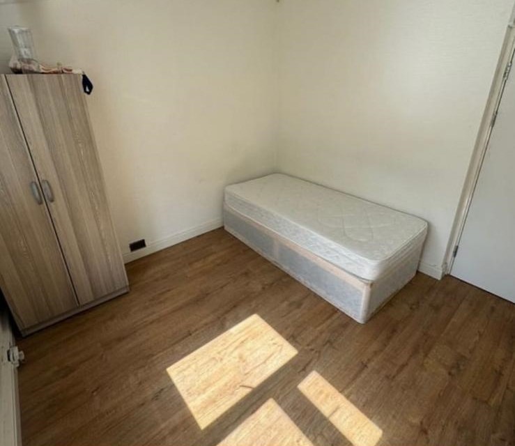 Latimer Close, Pinner photo 5