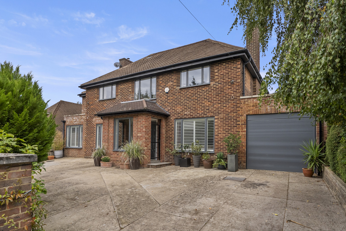 5 bedroom detached house for sale 0