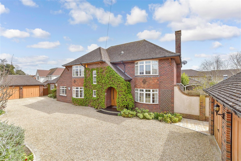 4 bedroom detached house for sale 0