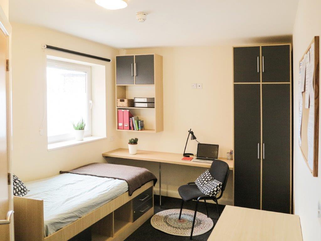 1-bed house on Flat 2, (Room), Flewitt House, Middle Street, Nottingham, £585/mo