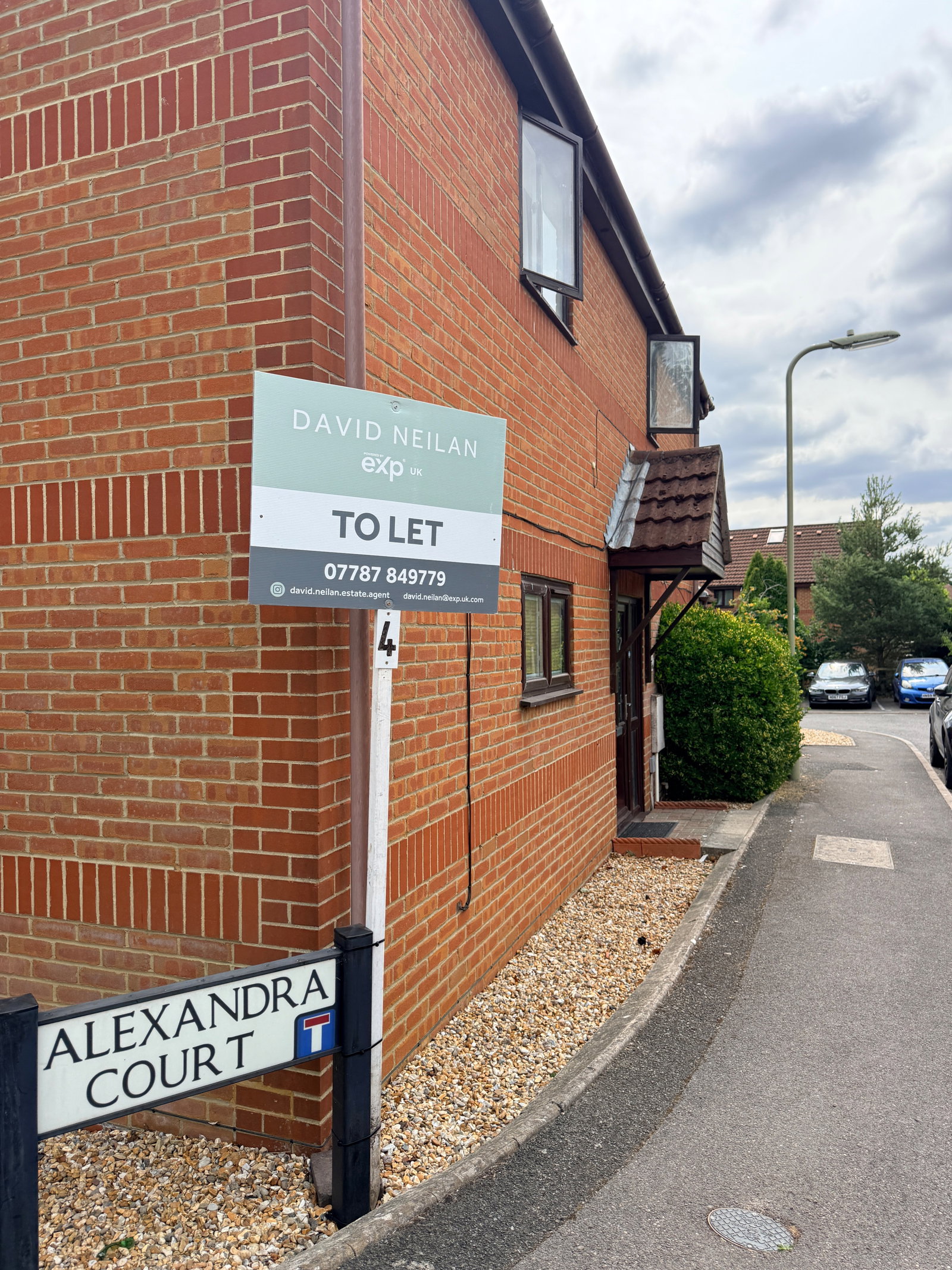 4, Alexandra Court, Bordon photo 4